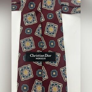 Christian Dior Monsieur vintage silk tie in burgundy maroon menswear medallion